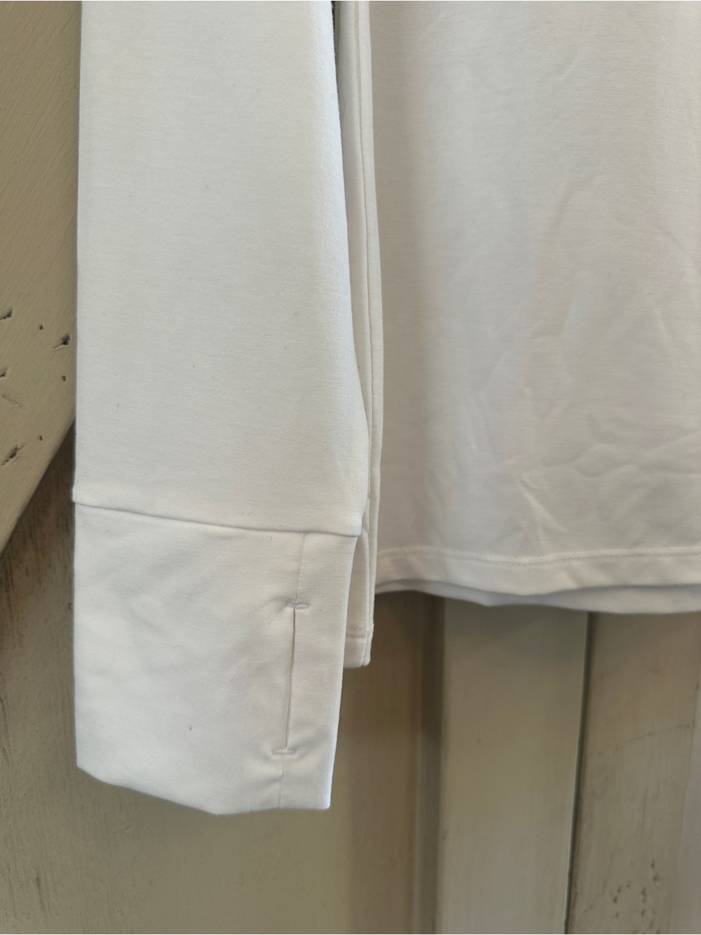 NWT GapFit White Long Sleeve Performance Top Moisture Wicking Women’s M - Picture 5 of 7